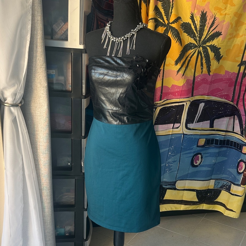 Elegant Black and Teal Strapless Dress